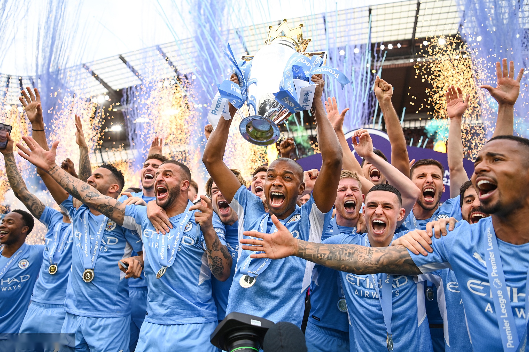 昶在场上能 昶在场上能